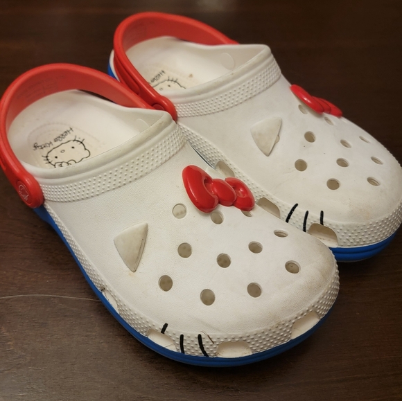 Sanrio Hello Kitty Crocs with Bow Accents - Picture 2 of 7